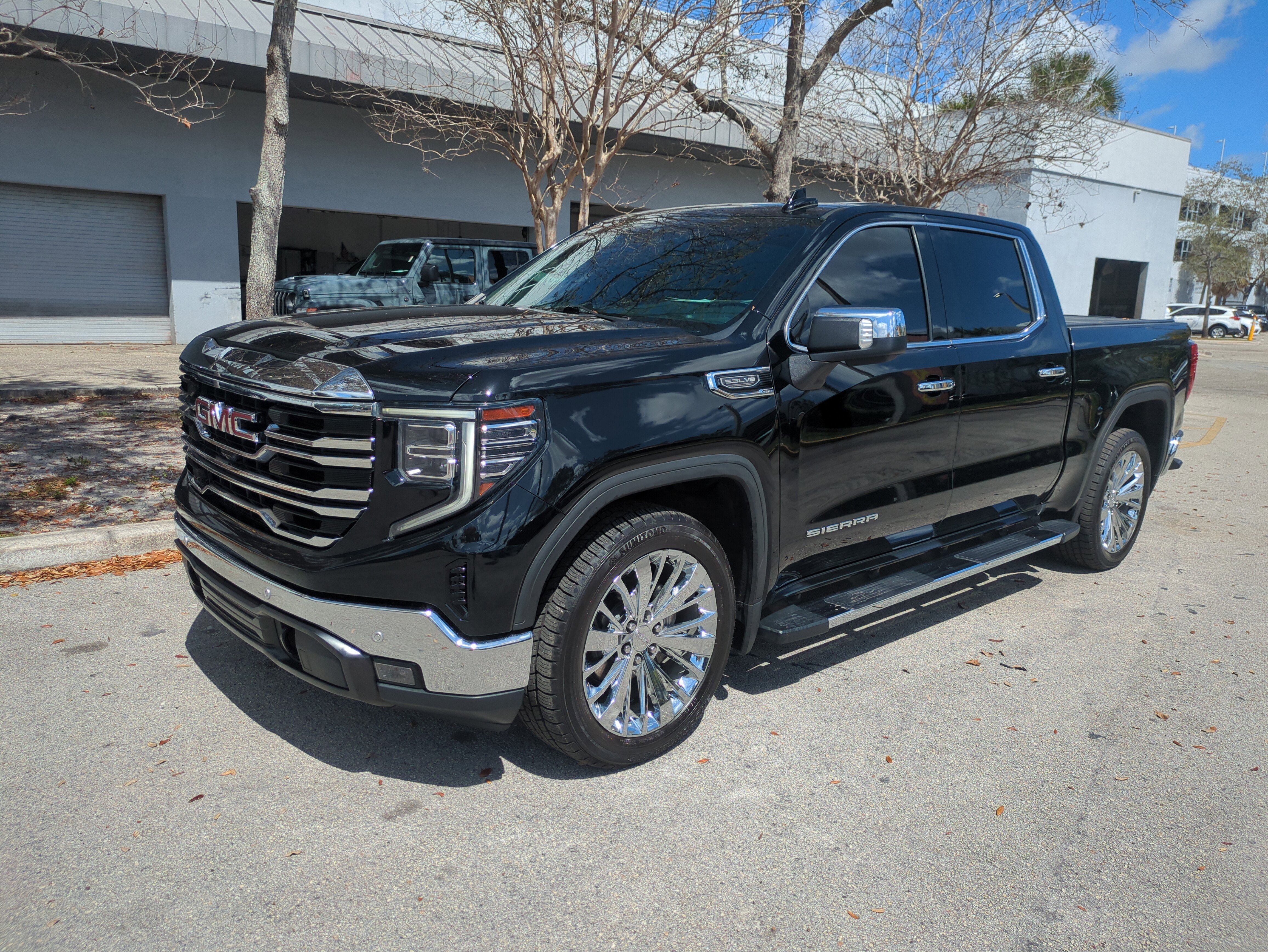 Used 2023 GMC Sierra 1500 SLT w/ SLT Premium Package image 9