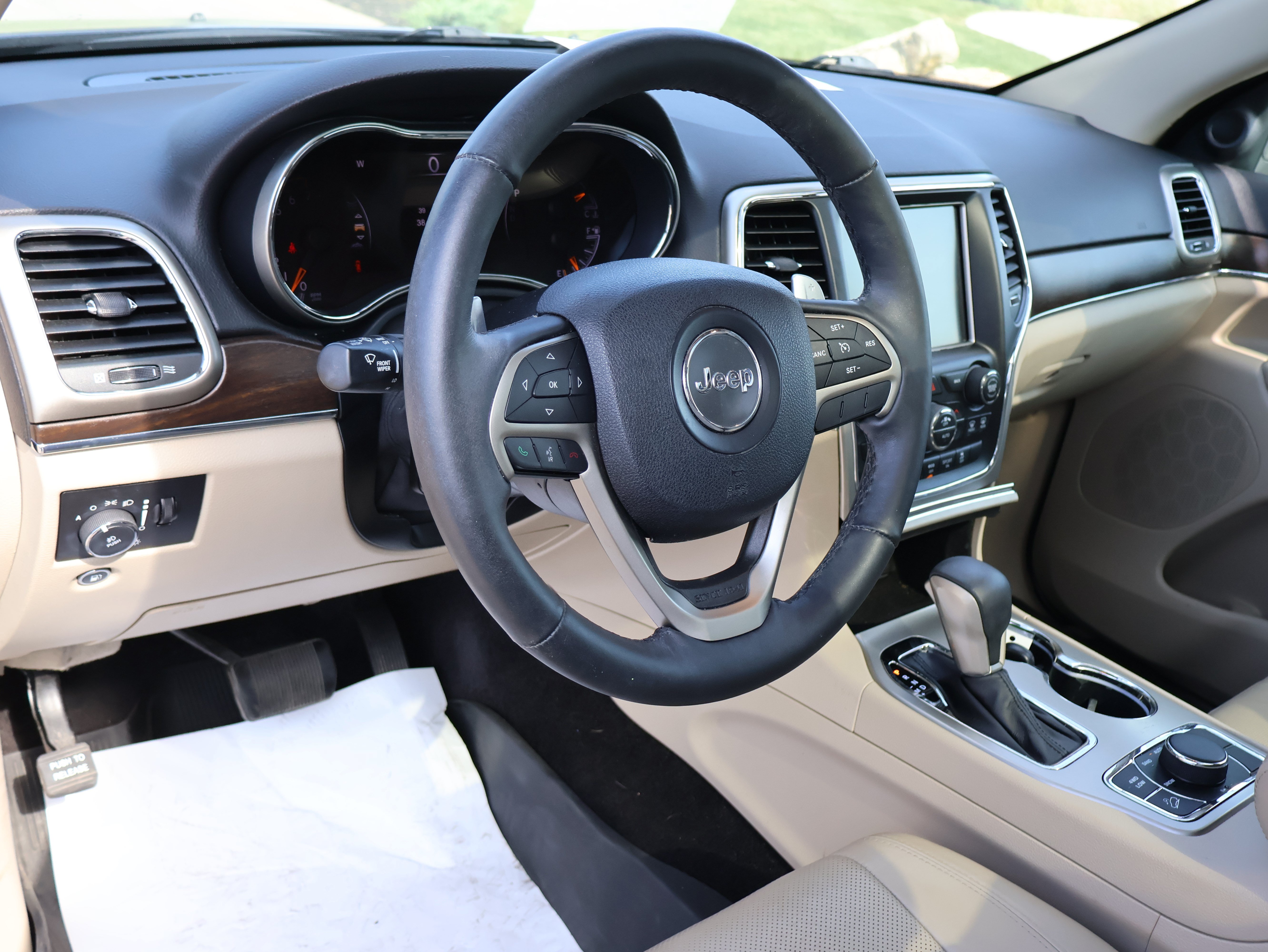 Used 2017 Jeep Grand Cherokee Limited w/ Luxury Group II AWD/4WD image 25