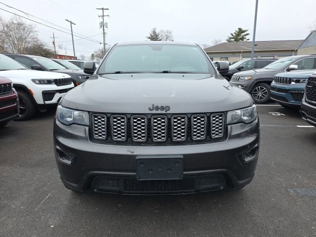 Used 2017 Jeep Grand Cherokee Altitude image 2