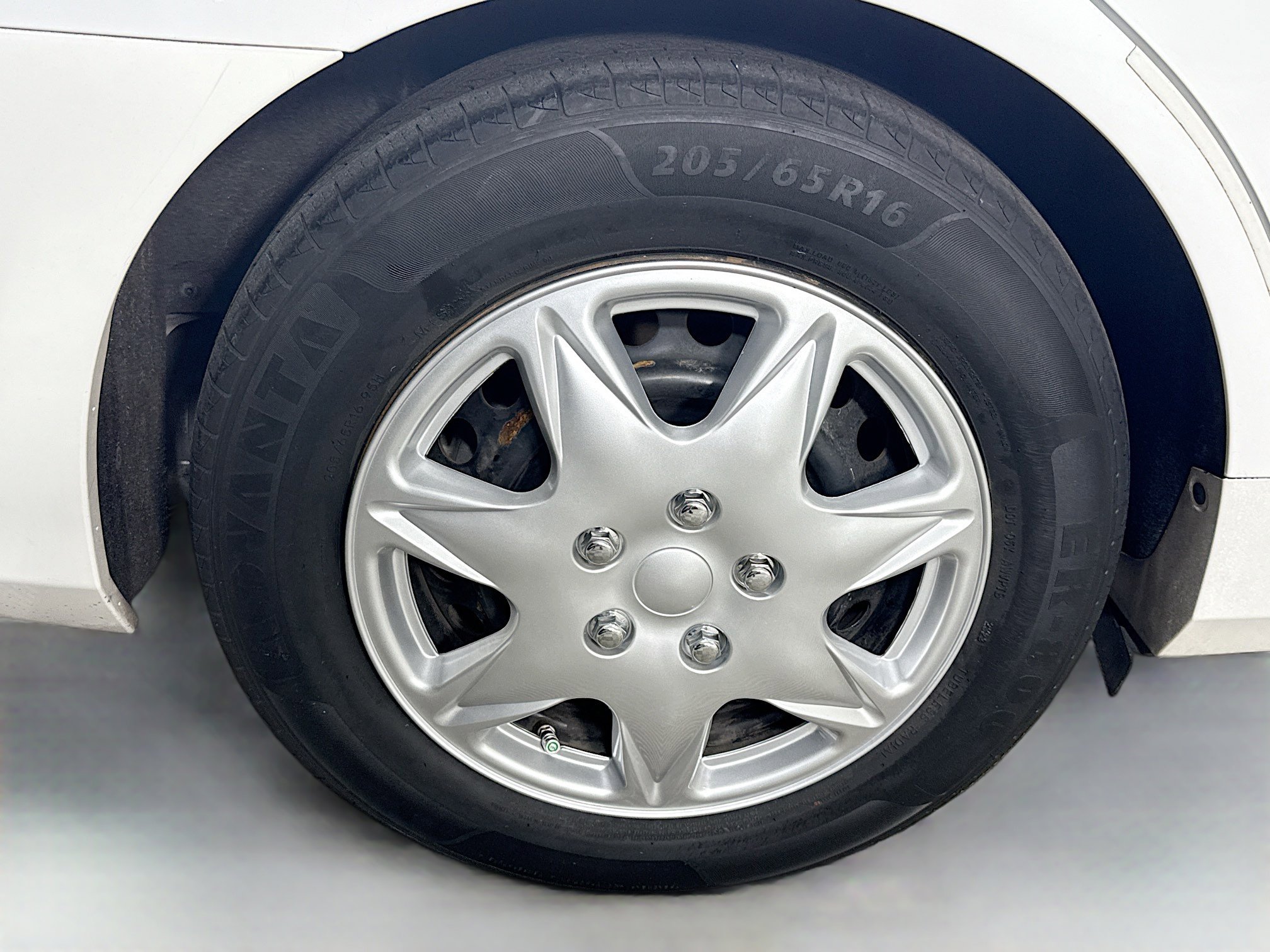 Used 2016 Toyota Camry LE image 33