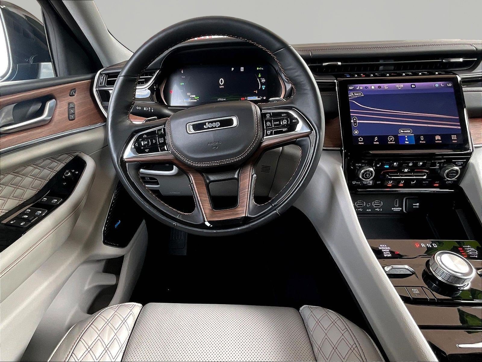 Used 2022 Jeep Grand Cherokee Summit w/ Advanced Protech Group IV AWD/4WD image 8