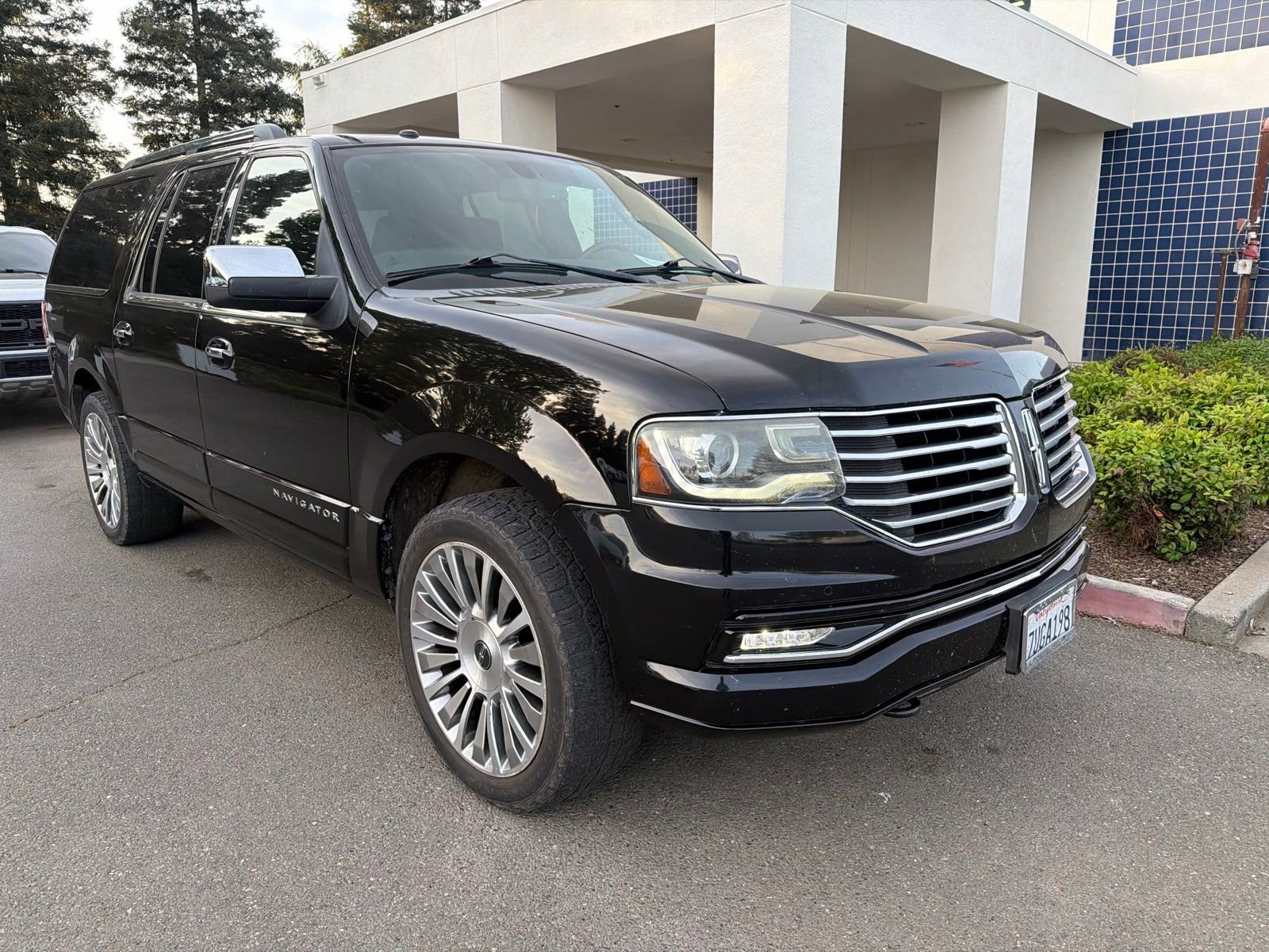 Used 2017 Lincoln Navigator L Reserve image 7