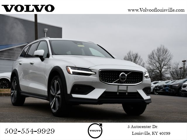 Used 2025 Volvo V60 B5 Cross Country Plus image 1