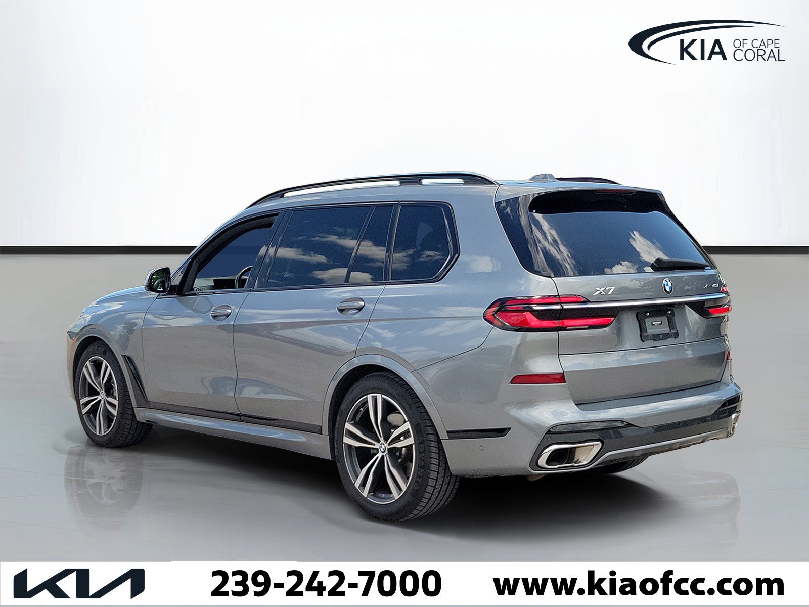Used 2023 BMW X7 xDrive40i w/ Executive Package AWD/4WD image 4