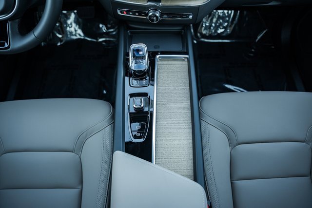 New 2026 Volvo XC60 B5 Core w/ Climate Package image 28