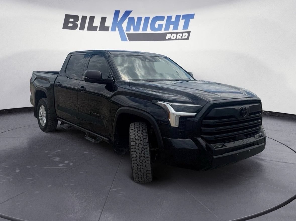 Used 2023 Toyota Tundra SR5 w/ SR5 Convenience Package AWD/4WD image 7
