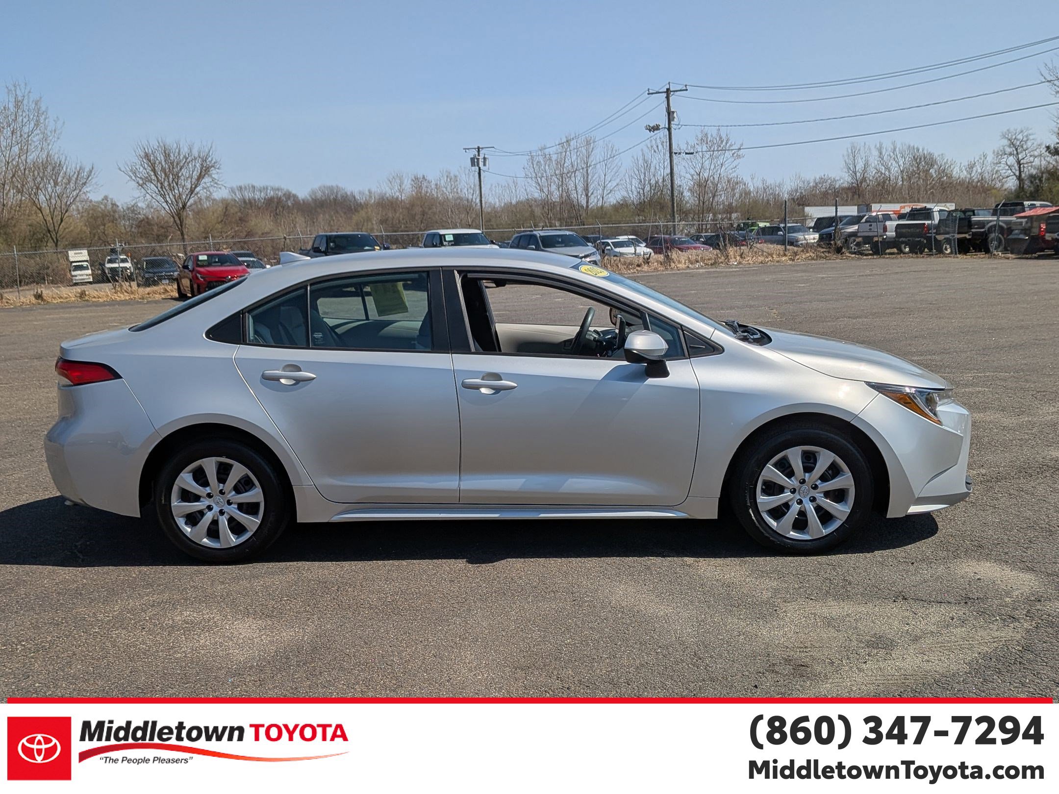 Used 2023 Toyota Corolla LE image 2