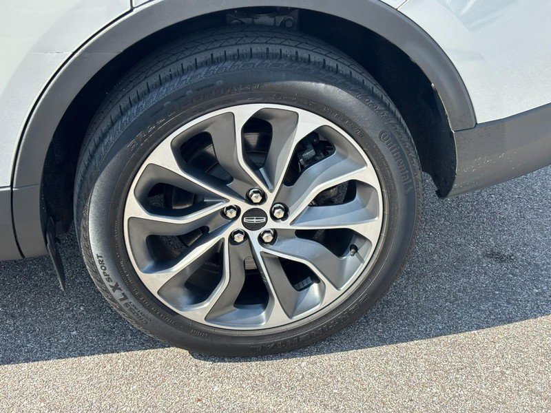 Certified 2022 Lincoln Nautilus Reserve w/ Luxury Package AWD/4WD image 9