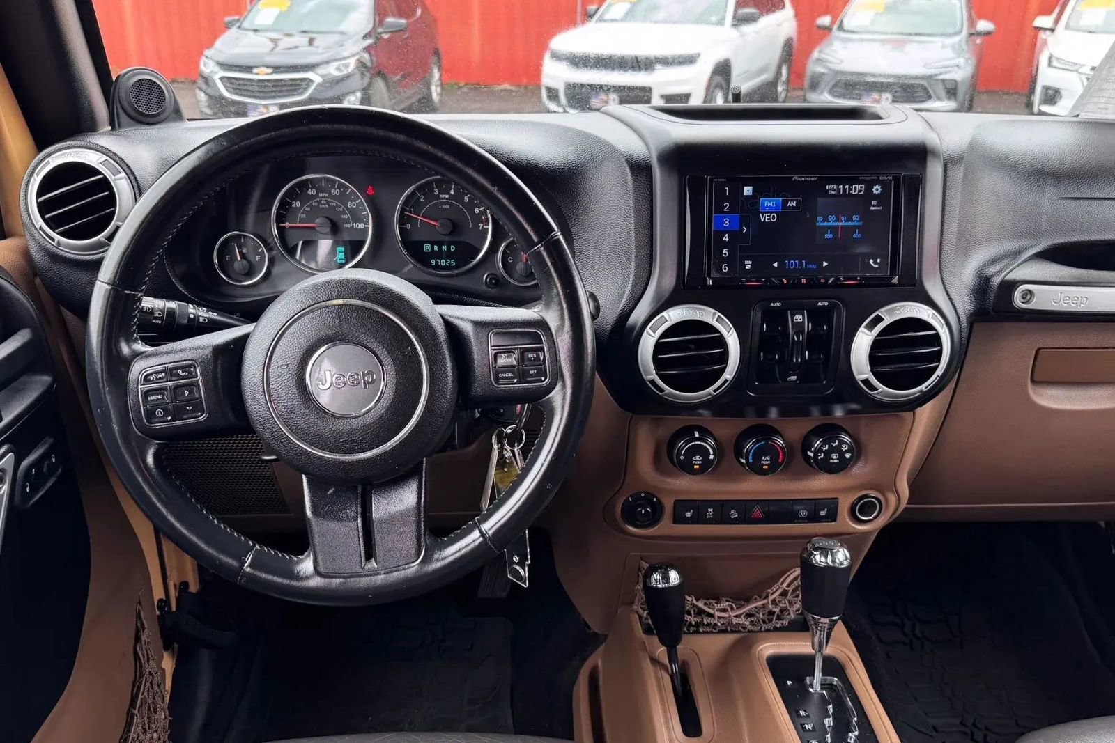 Used 2014 Jeep Wrangler Unlimited Rubicon w/ Connectivity Group AWD/4WD image 9