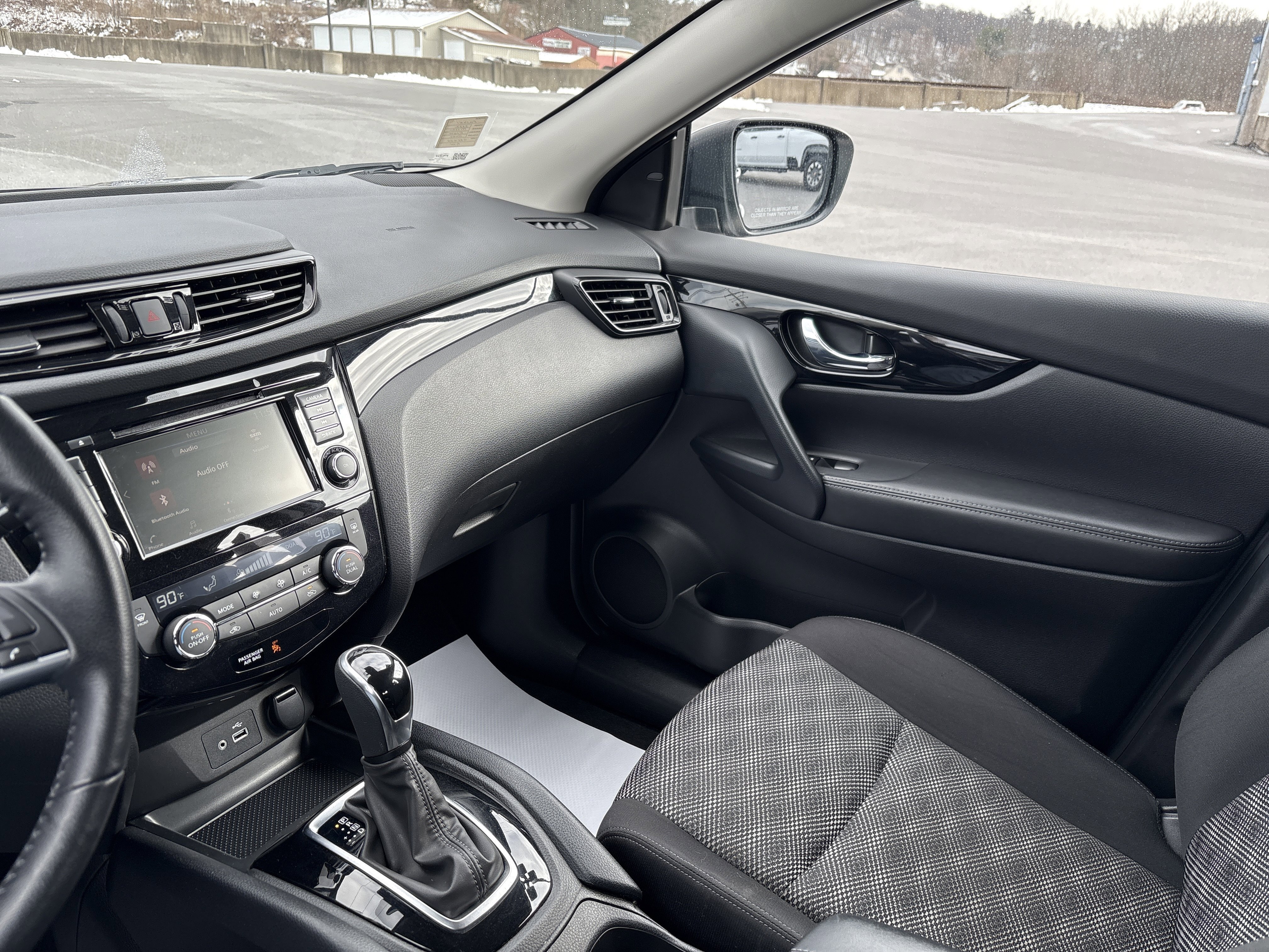 Used 2022 Nissan Rogue Sport SV image 23