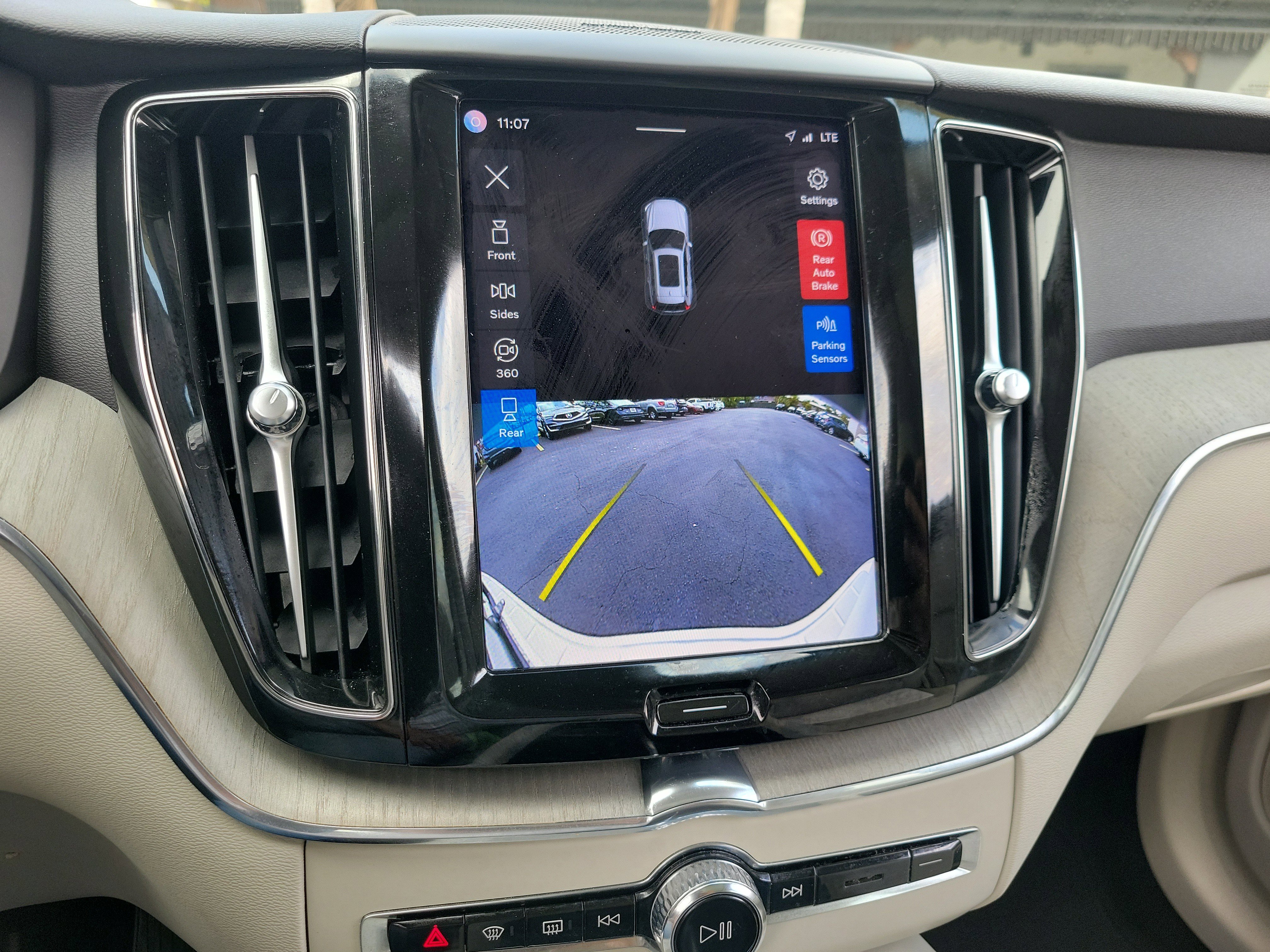 Used 2023 Volvo XC60 B5 Plus w/ Climate Package image 23