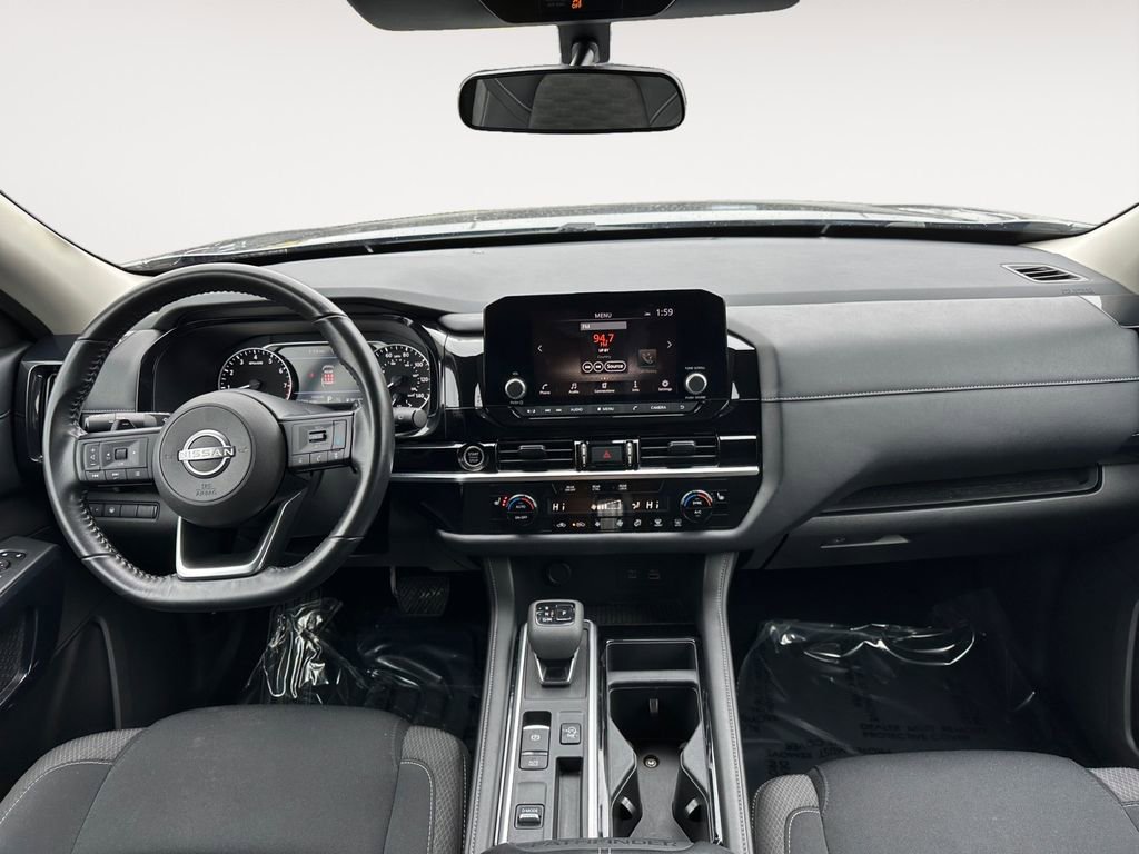Used 2024 Nissan Pathfinder SV image 10