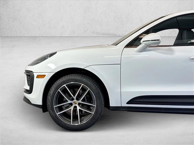 Certified 2025 Porsche Macan AWD/4WD image 27