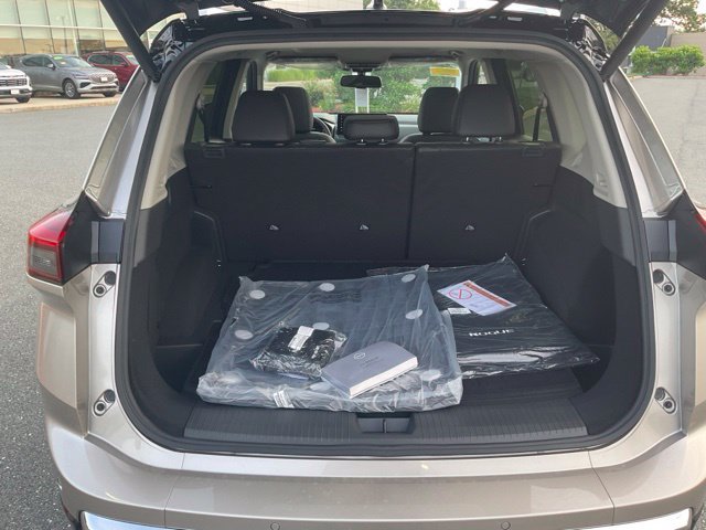 New 2026 Nissan Rogue Platinum w/ Platinum Premium Package AWD/4WD image 9