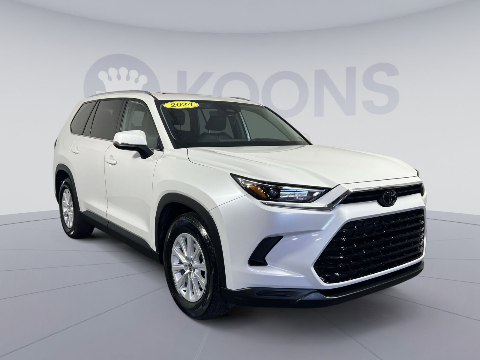 Used 2024 Toyota Grand Highlander AWD image 2