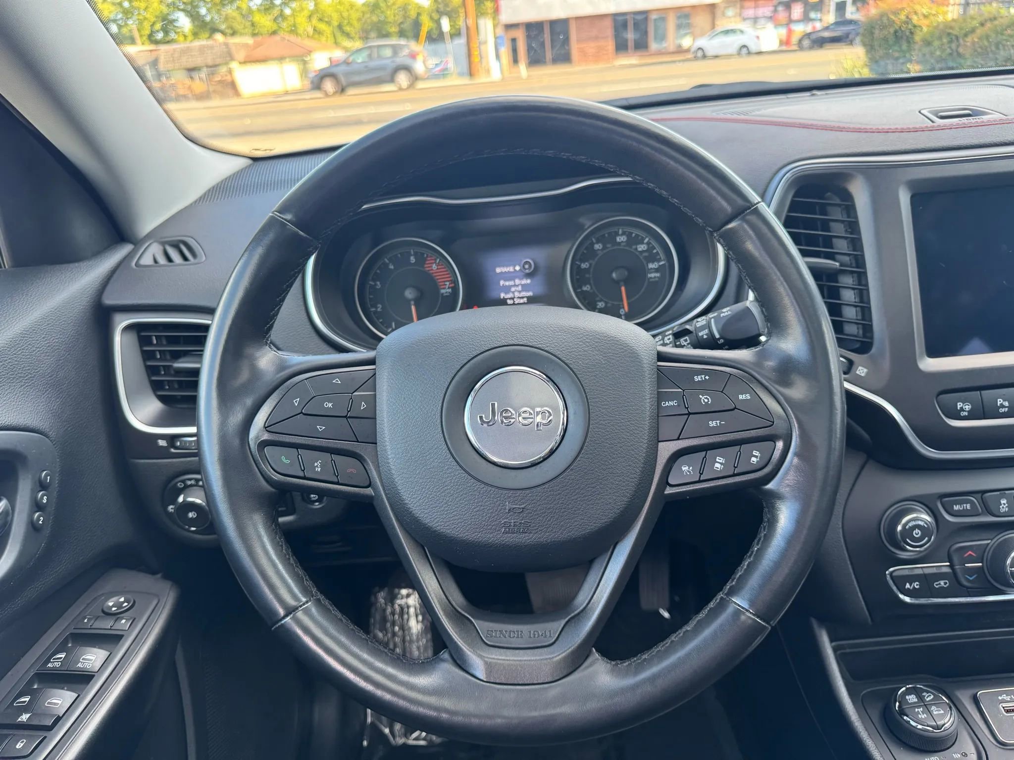 Used 2020 Jeep Cherokee Trailhawk image 21