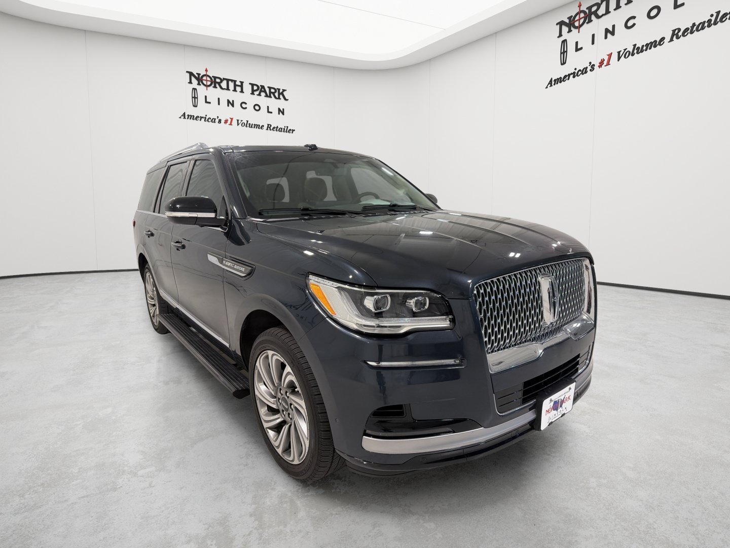 Used 2022 Lincoln Navigator 2WD image 7