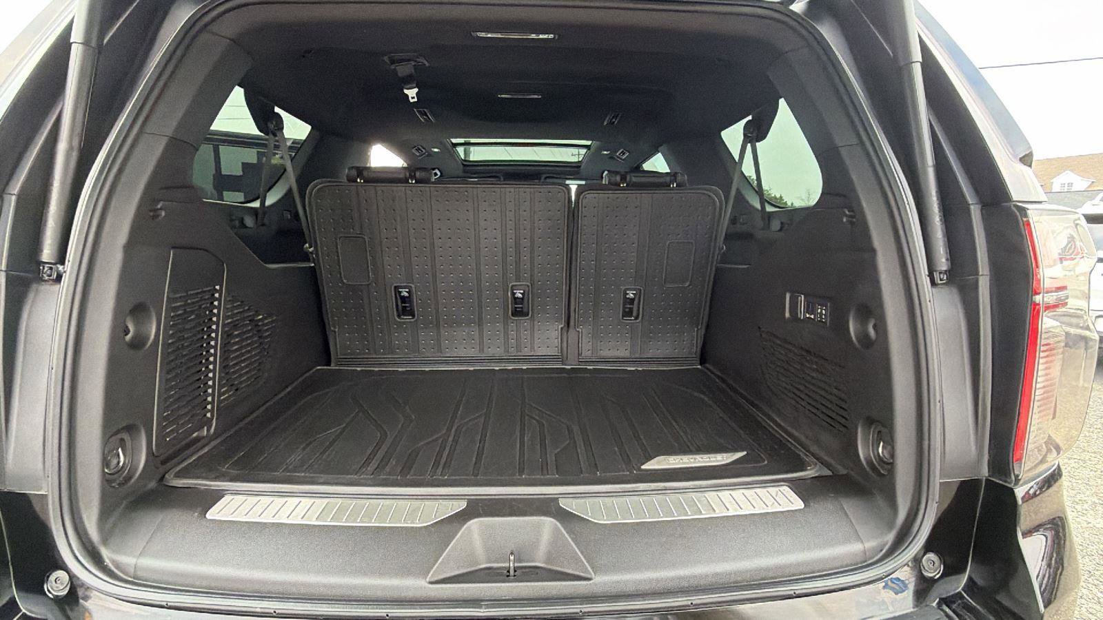 Certified 2024 Chevrolet Suburban Z71 w/ Luxury Package AWD/4WD image 10