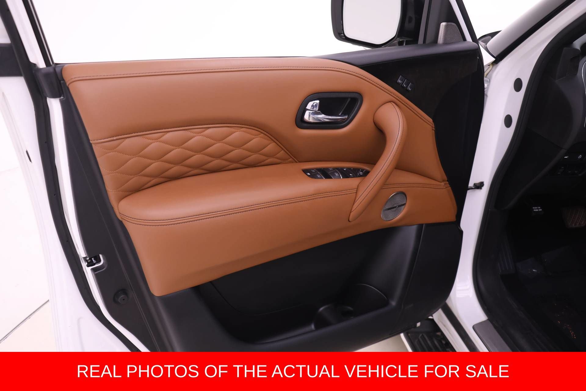 Used 2024 INFINITI QX80 Sensory AWD/4WD image 9
