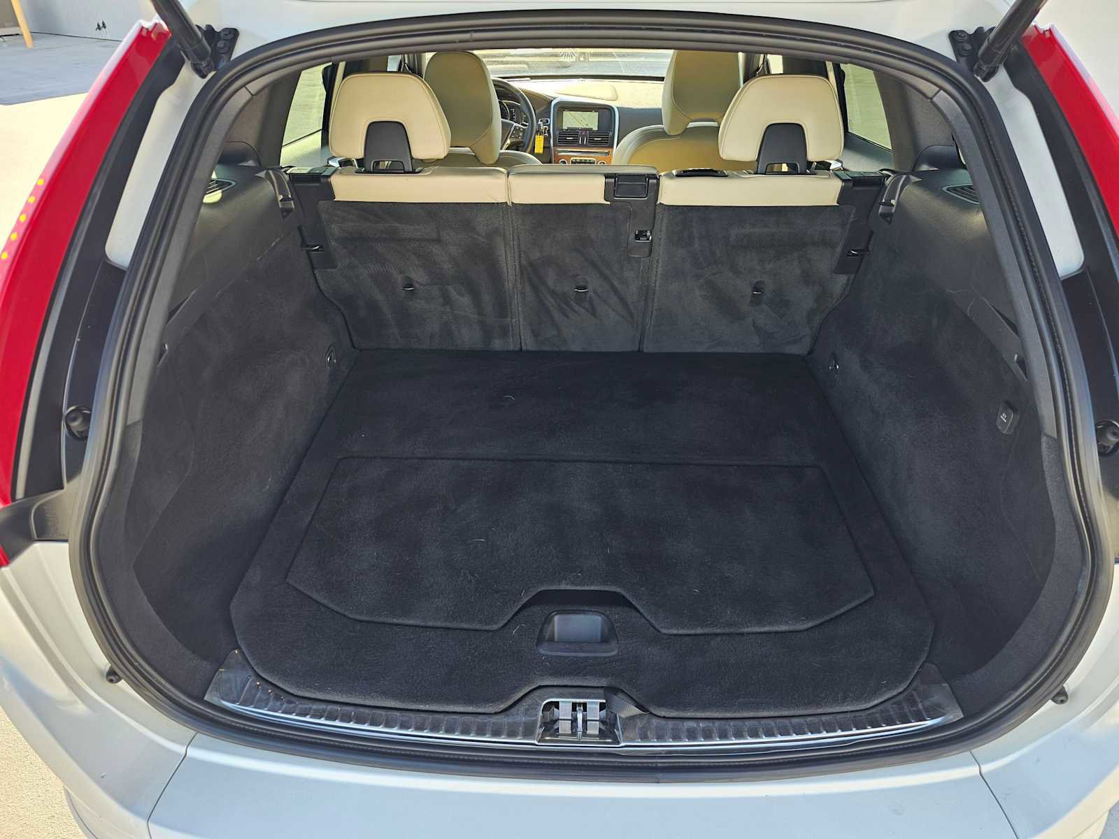 Used 2016 Volvo XC60 T6 Platinum w/ Climate Package image 10