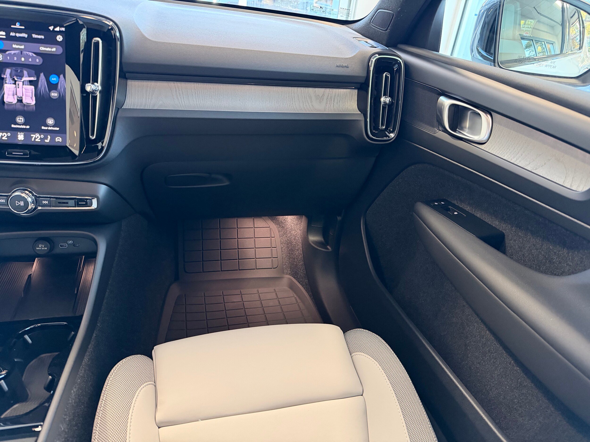 New 2026 Volvo EX40 Plus w/ Climate Package RWD image 24
