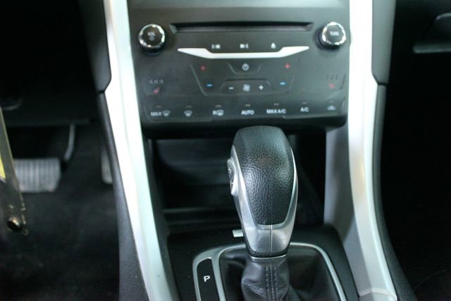 Used 2015 Ford Fusion SE FWD image 18