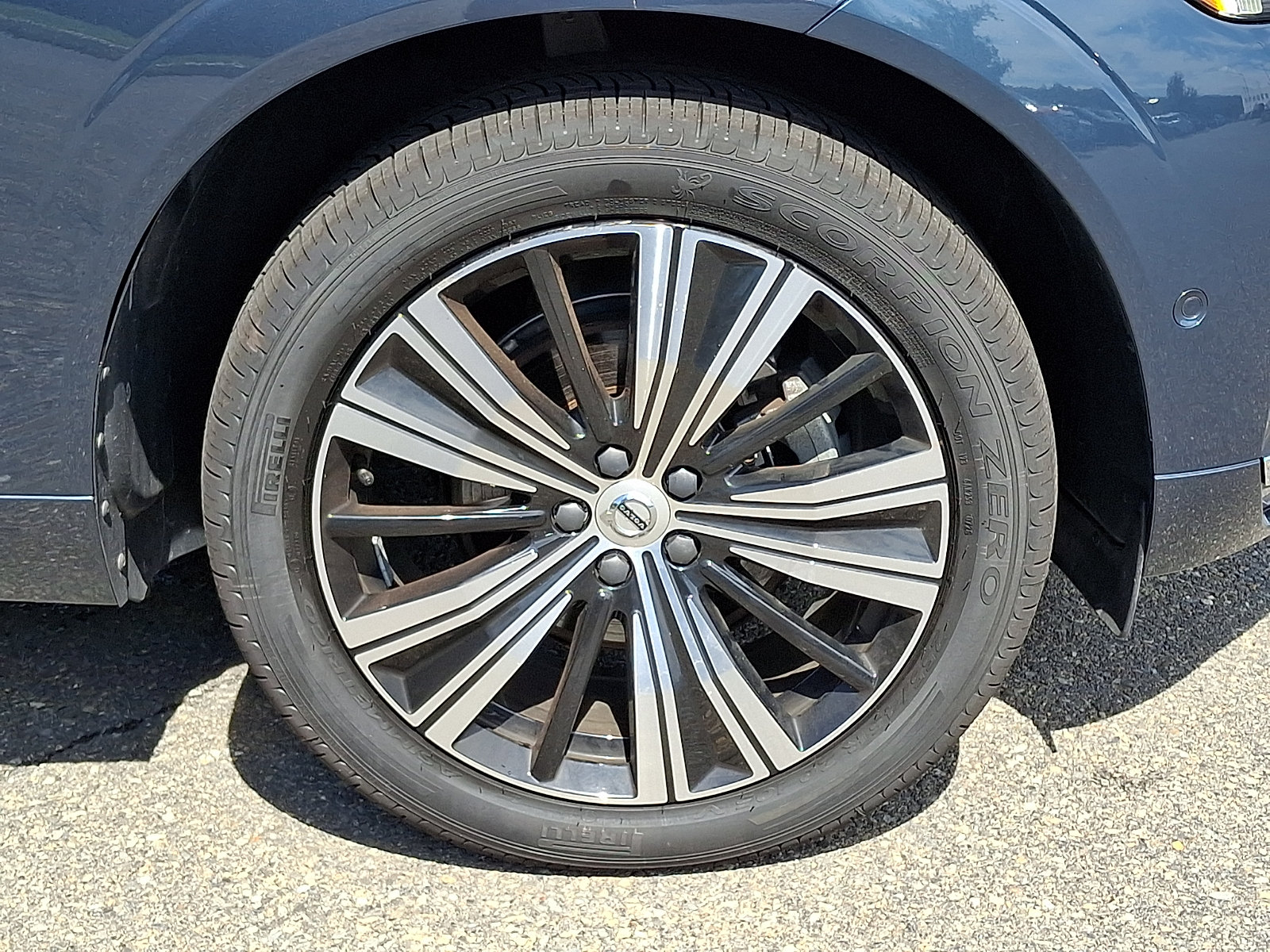 Certified 2023 Volvo XC60 B5 Plus w/ Climate Package AWD/4WD image 9