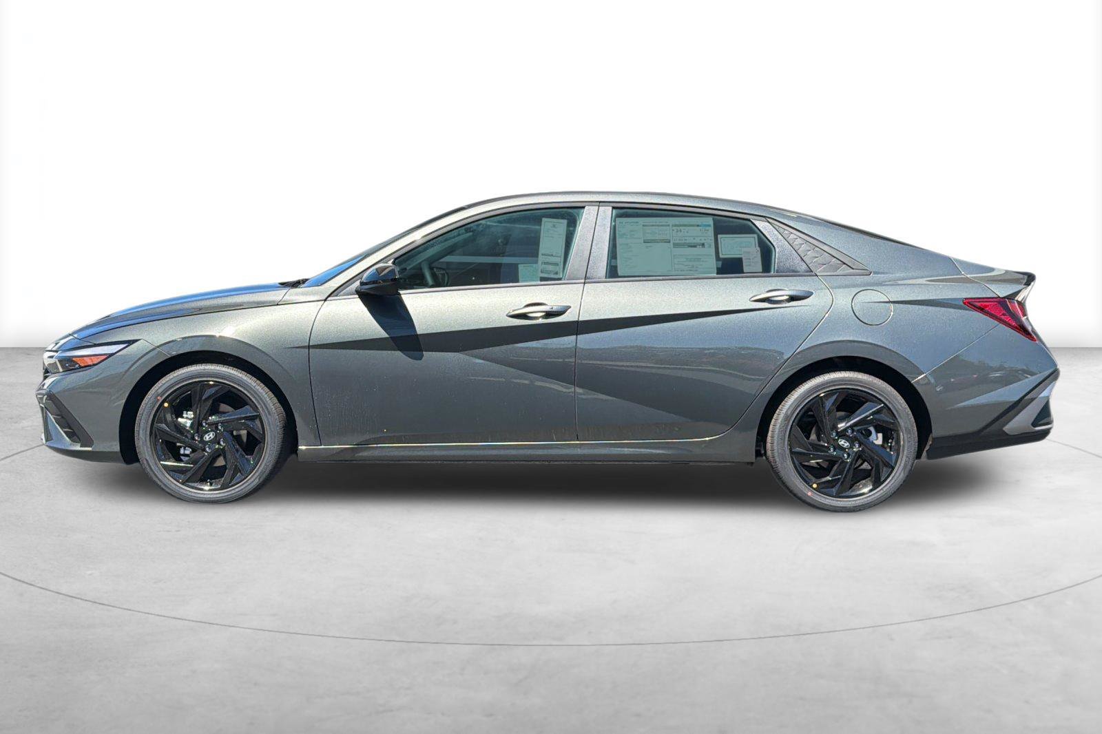 New 2026 Hyundai Elantra SEL Sport FWD image 3