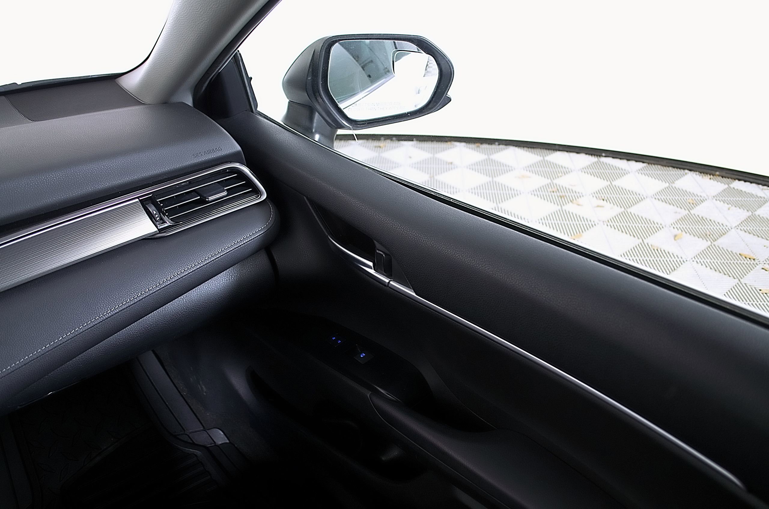 Used 2020 Toyota Camry SE FWD image 23