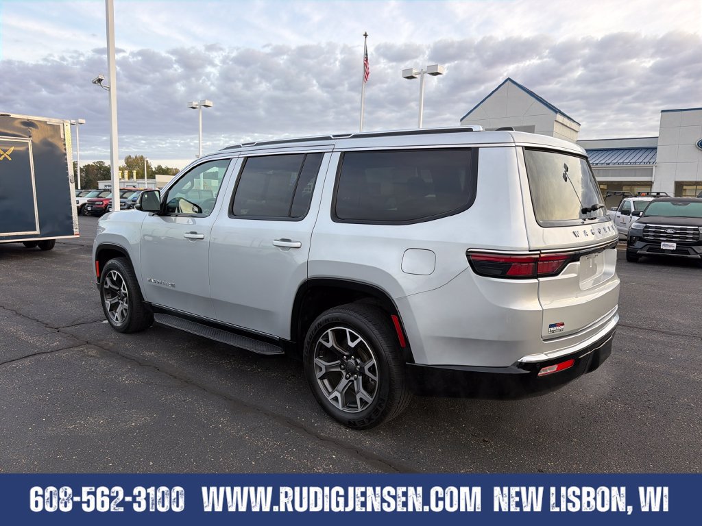 Used 2024 Jeep Wagoneer Series III AWD/4WD image 3