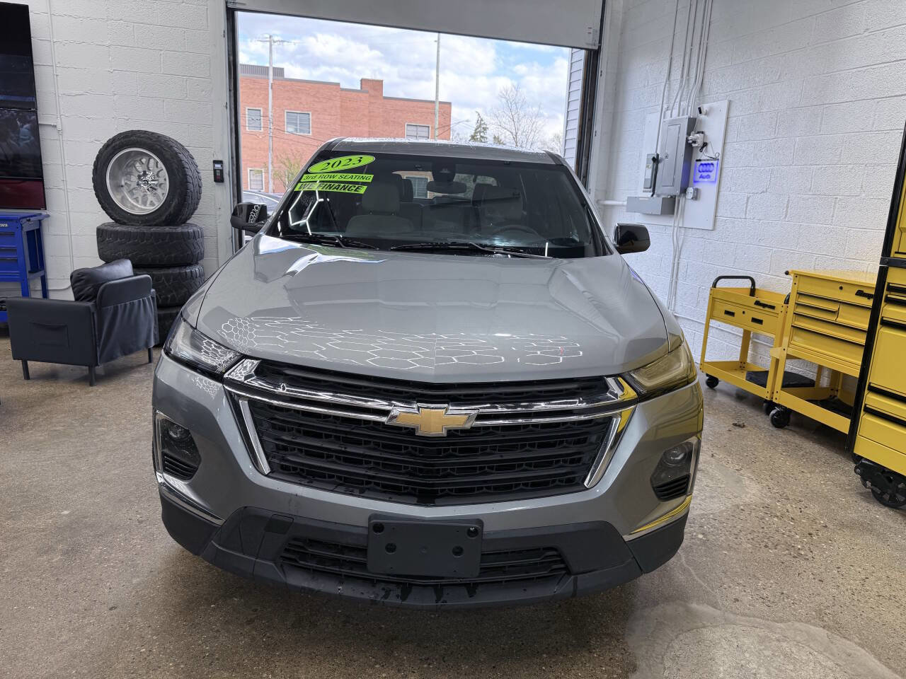 Used 2023 Chevrolet Traverse LS image 2