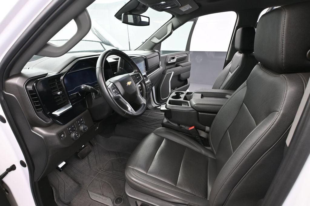Used 2024 Chevrolet Silverado 2500 LTZ AWD/4WD image 17