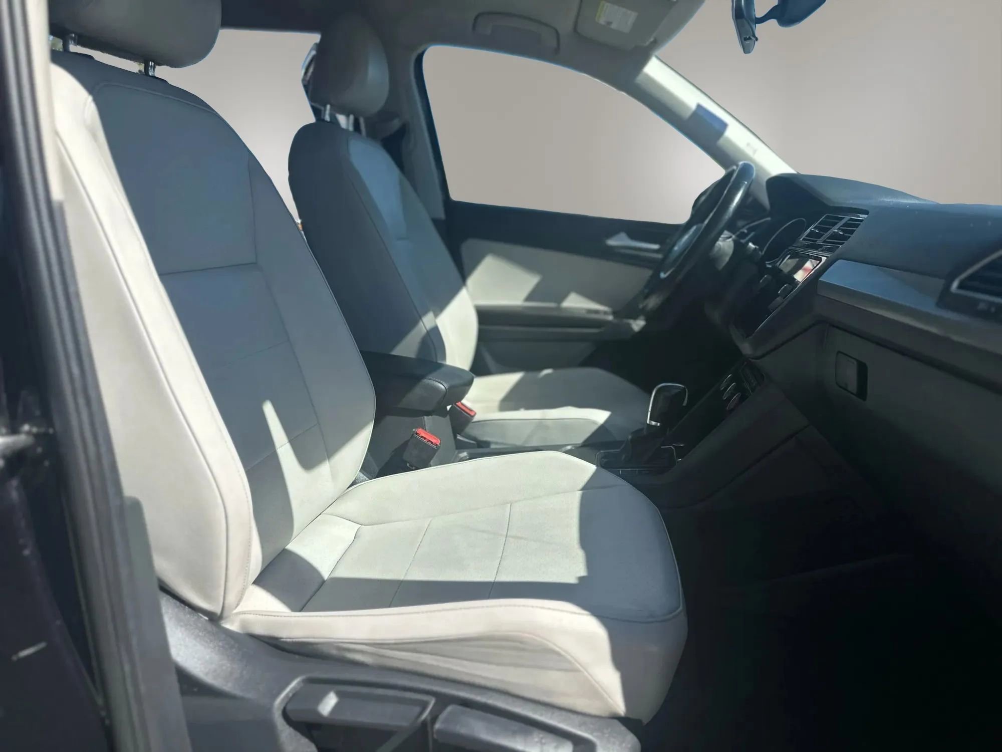 Used 2018 Volkswagen Tiguan SE image 10