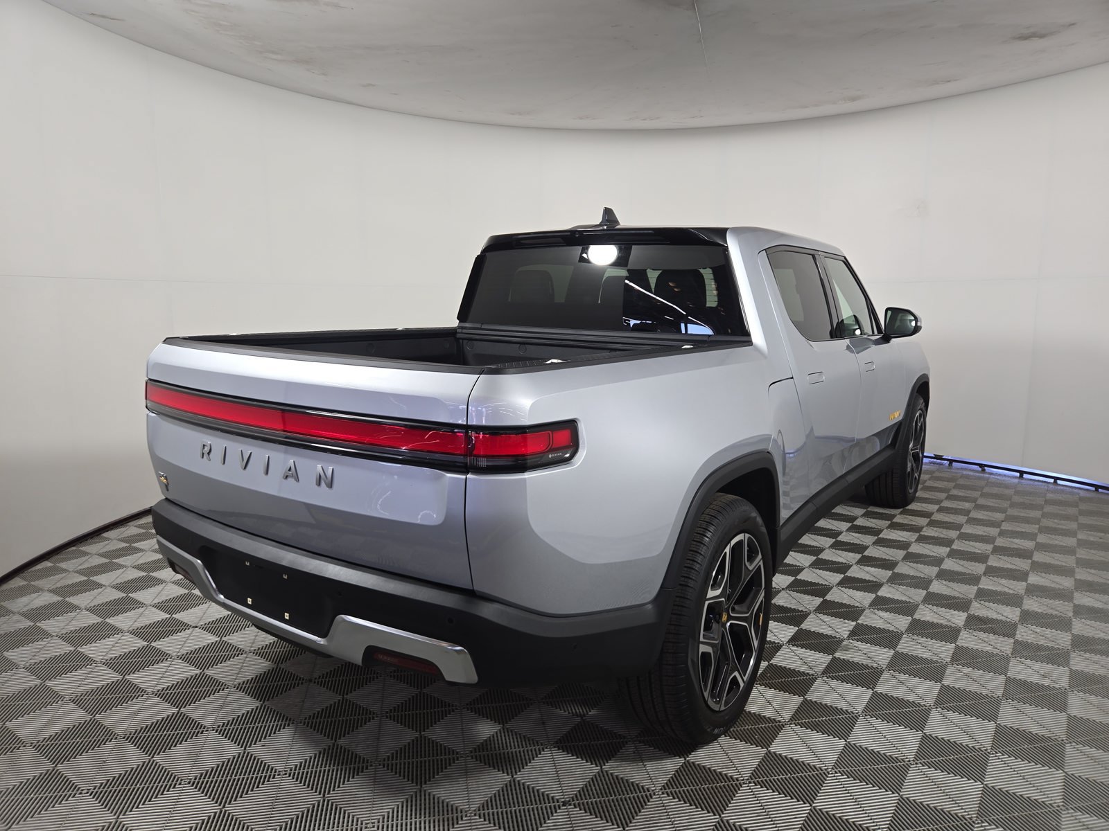 Used 2022 Rivian R1T Adventure AWD/4WD image 5