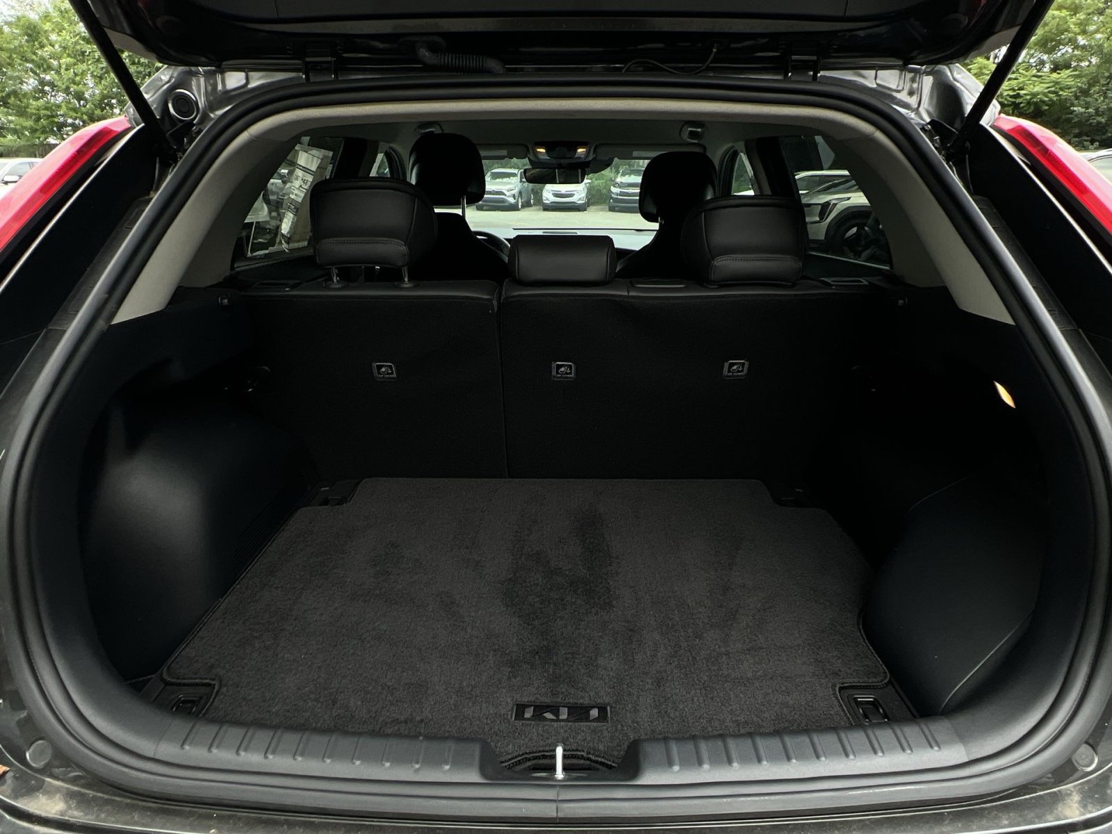 Used 2025 Kia Niro EX w/ EX Cold Weather Package FWD image 35