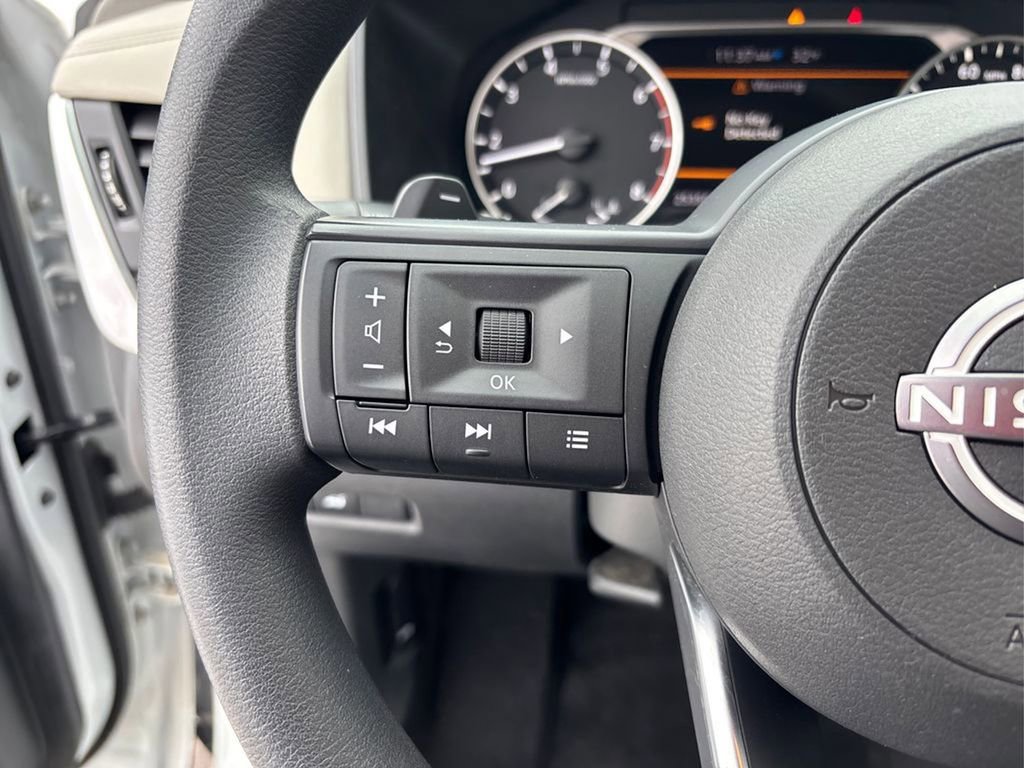 Used 2024 Nissan Rogue SV image 27