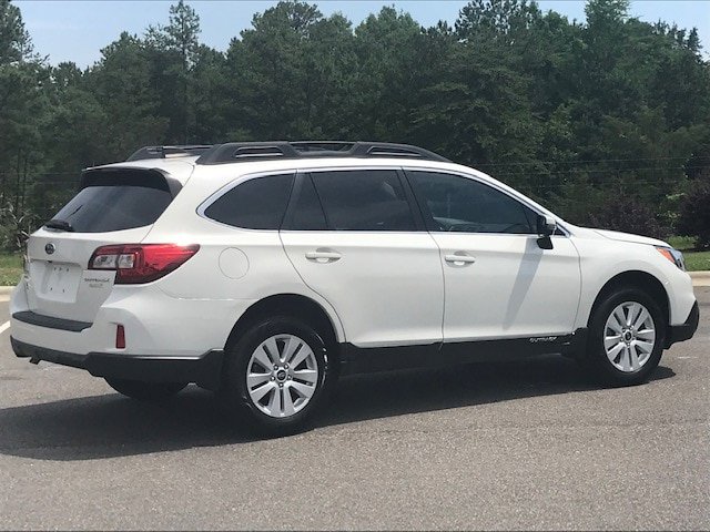 Used 2017 Subaru Outback 2.5i Premium AWD/4WD image 3