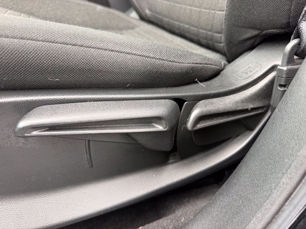 Certified 2023 Honda HR-V LX image 17