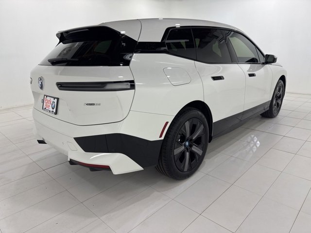 Used 2025 BMW iX xDrive50 w/ Sport Package image 5