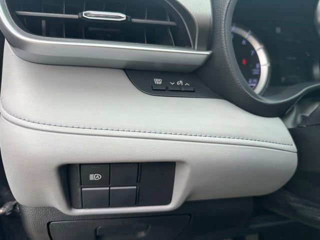 Used 2020 Toyota Highlander L FWD image 24