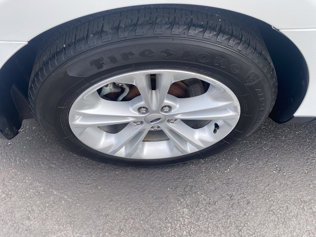 Used 2015 Ford Taurus Limited FWD image 28