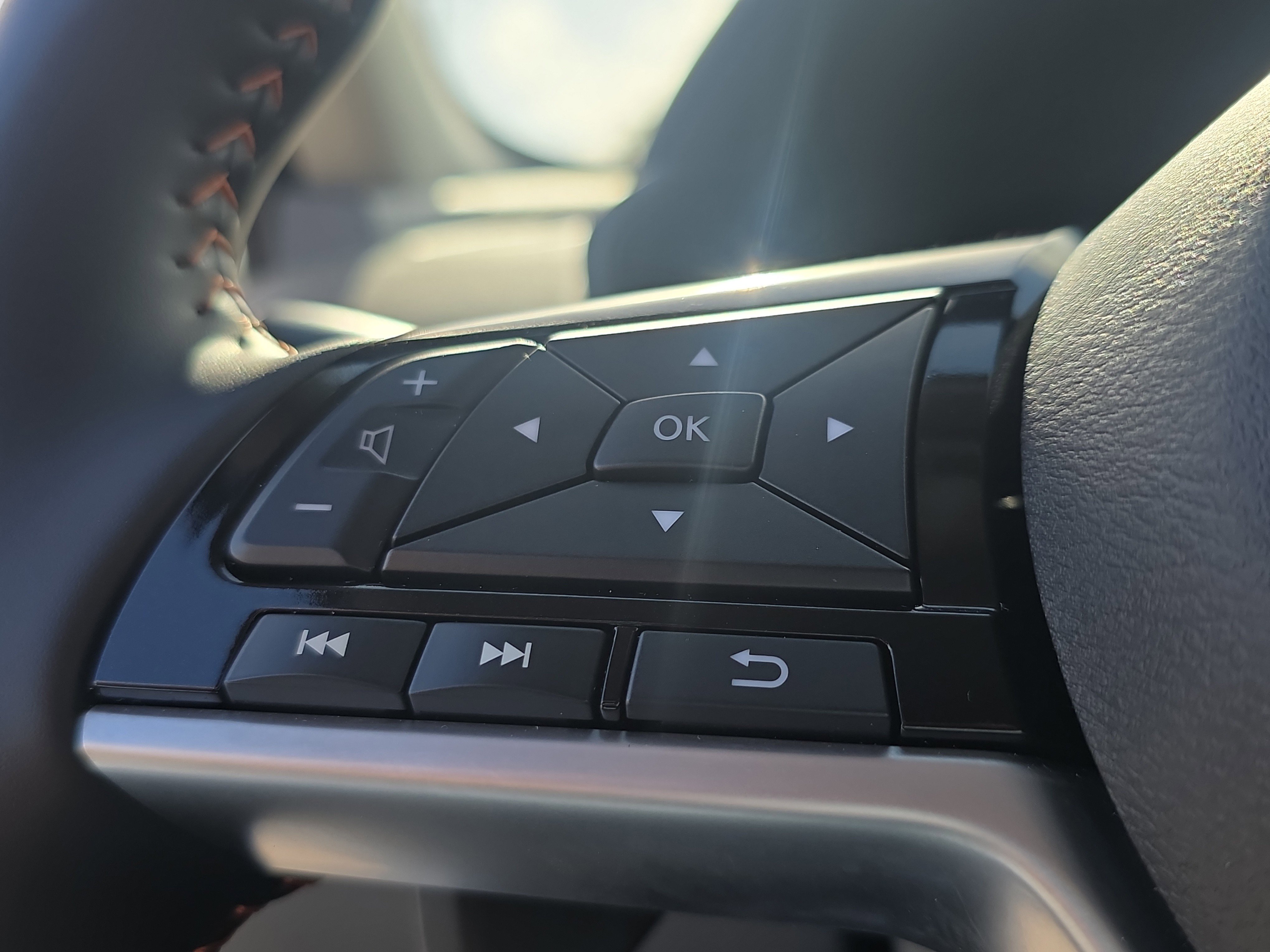 Used 2025 Nissan Altima 2.5 SR AWD/4WD image 32