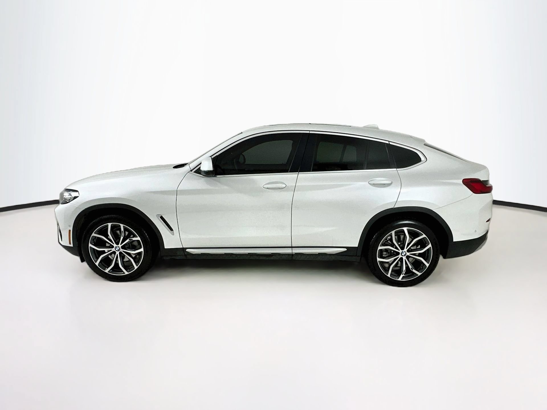 Used 2024 BMW X4 xDrive30i w/ Premium Package AWD/4WD image 5