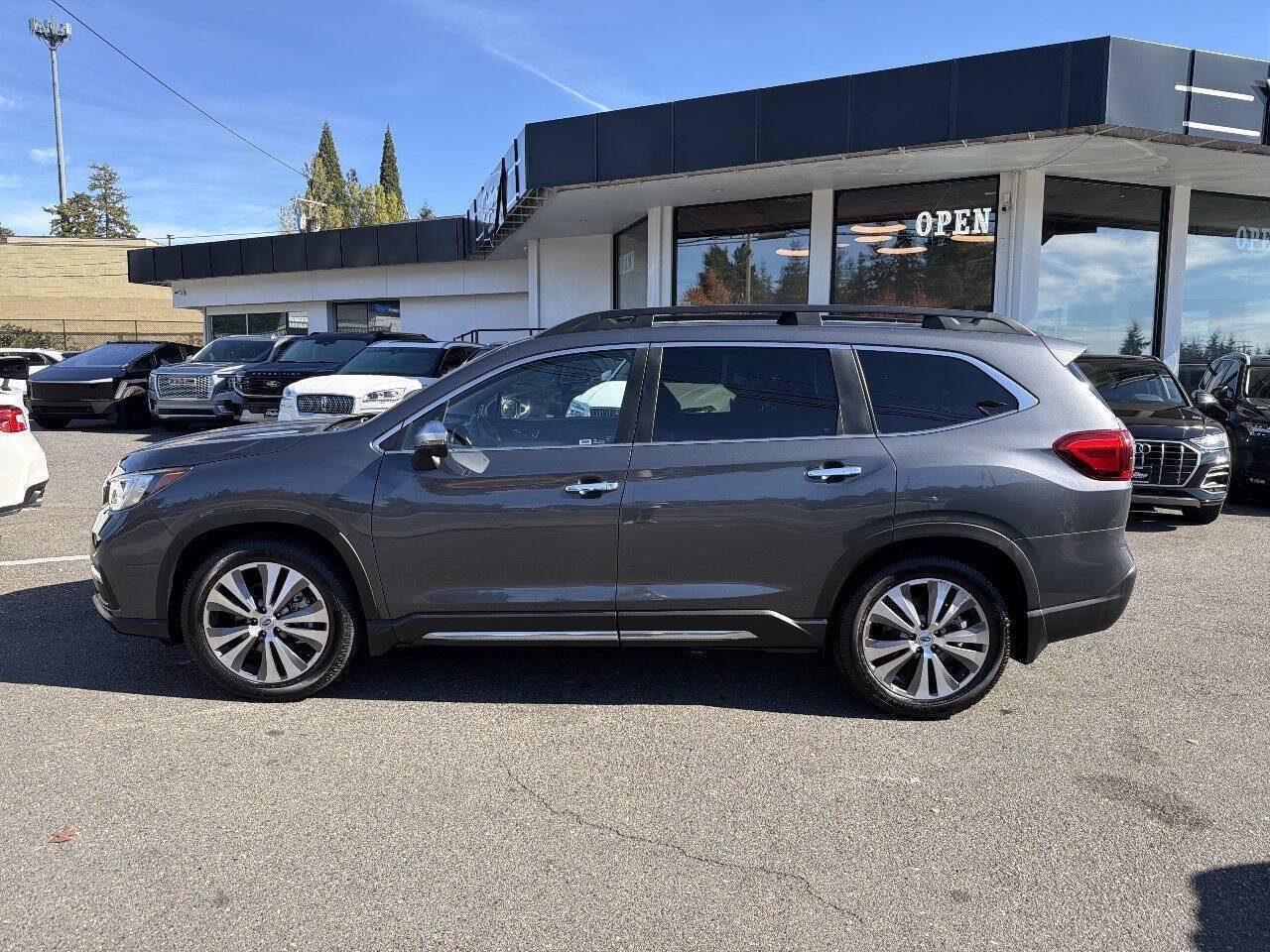Used 2019 Subaru Ascent Touring w/ Popular Package #2A AWD/4WD image 2