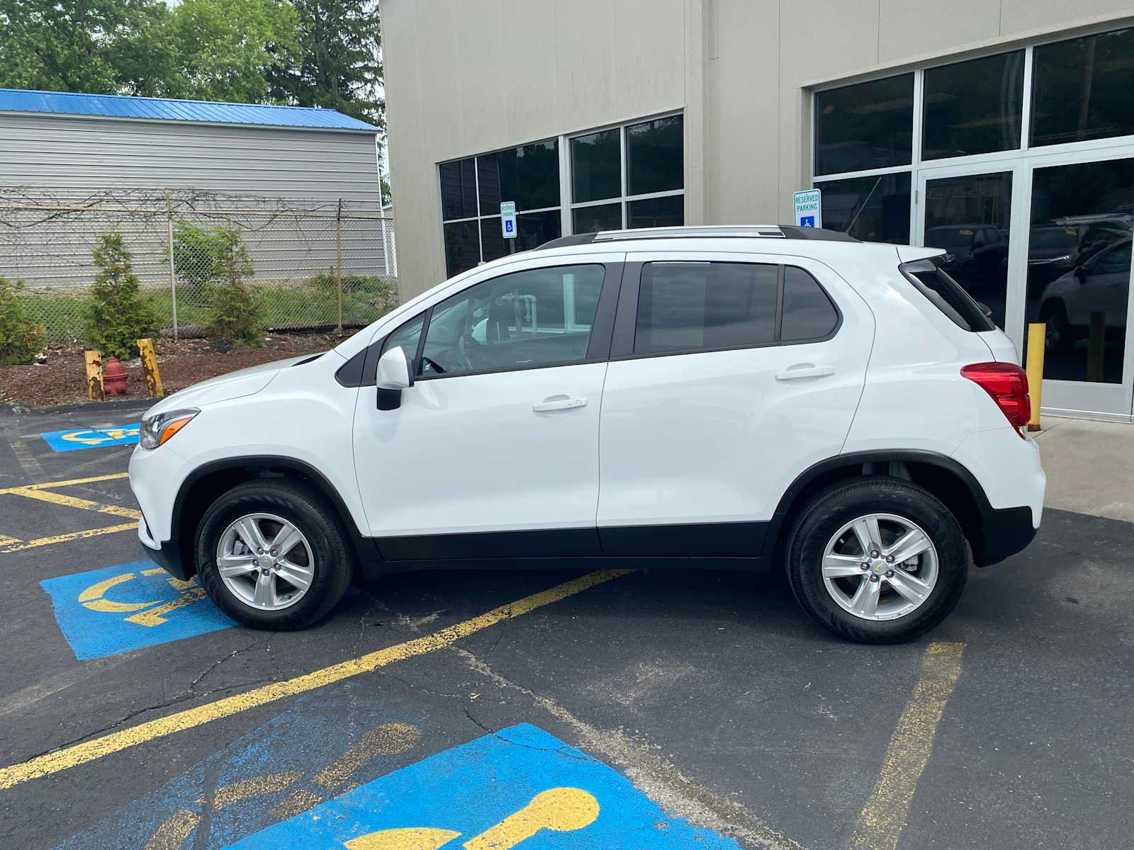 Used 2022 Chevrolet Trax LT w/ LT Convenience Package AWD/4WD image 13