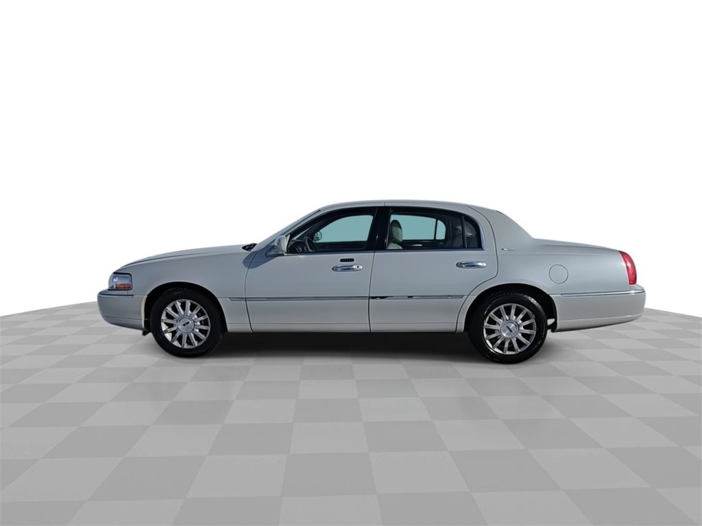 Used 2006 Lincoln Town Car Signature image 5