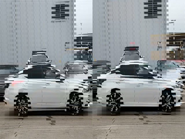 Used 2021 Nissan Altima 2.5 SR image 3