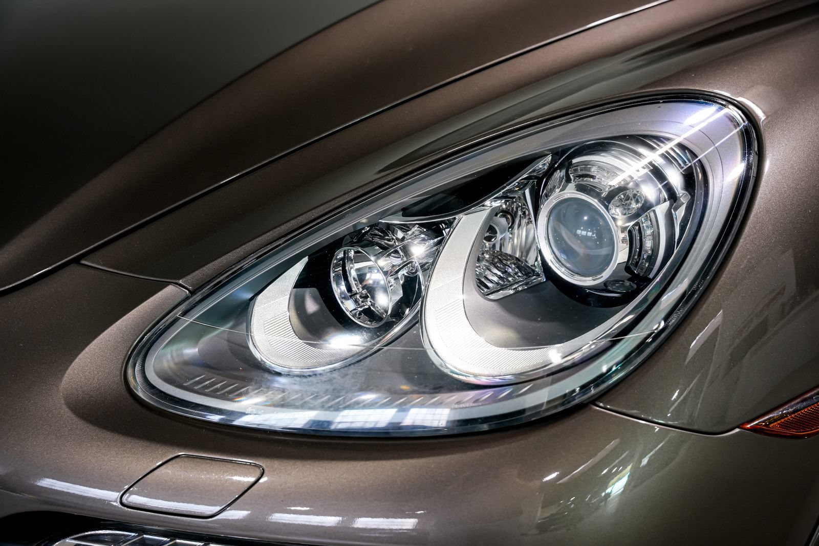 Used 2013 Porsche Cayenne Turbo AWD/4WD image 41