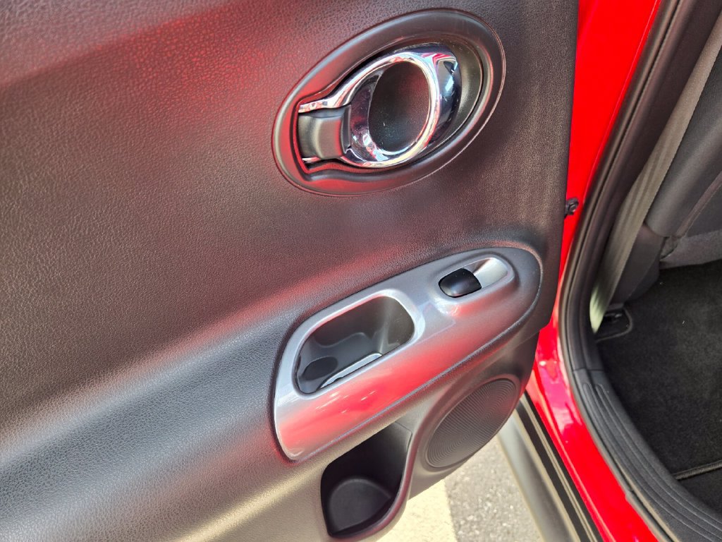 Used 2016 Nissan Juke S FWD image 18