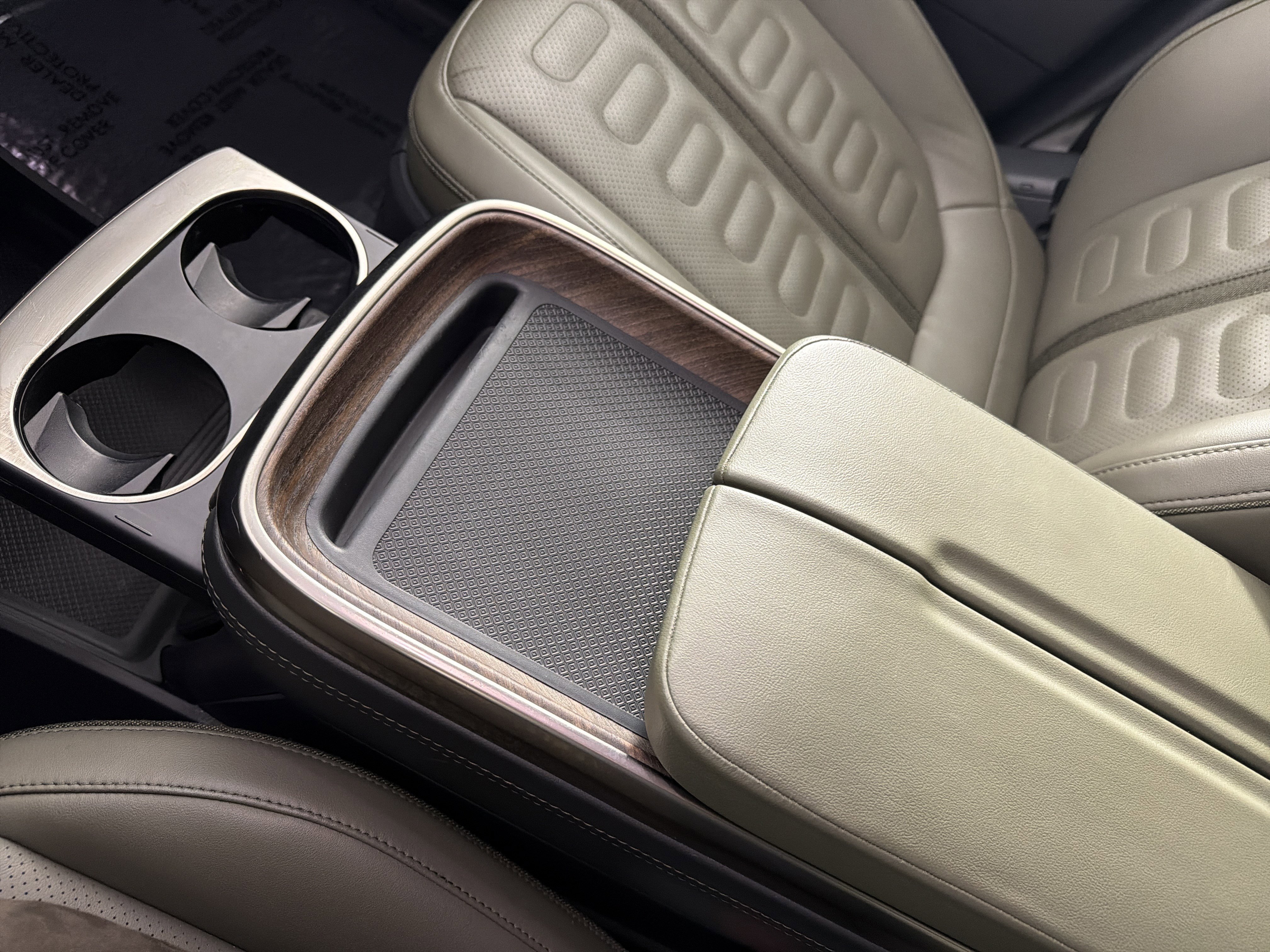 Used 2023 Rivian R1S Launch Edition image 22